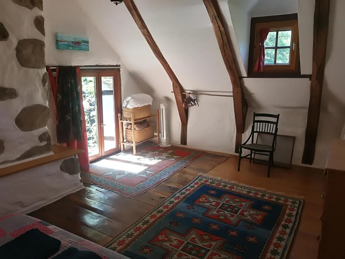 Hébergement de vacances La Petite Maison Pont Blanchard, Pléaux