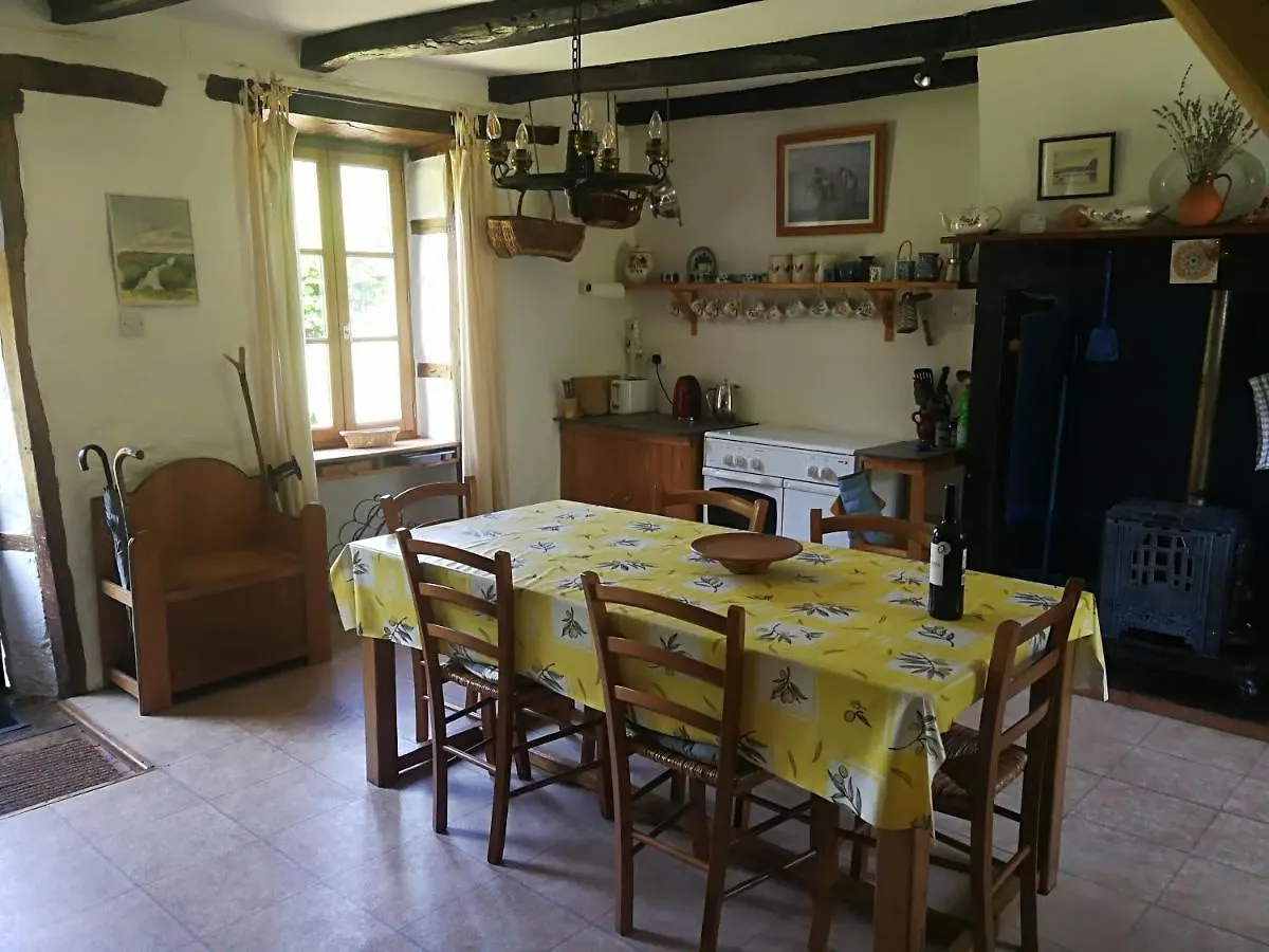 La Petite Maison Pont Blanchard, Pléaux France