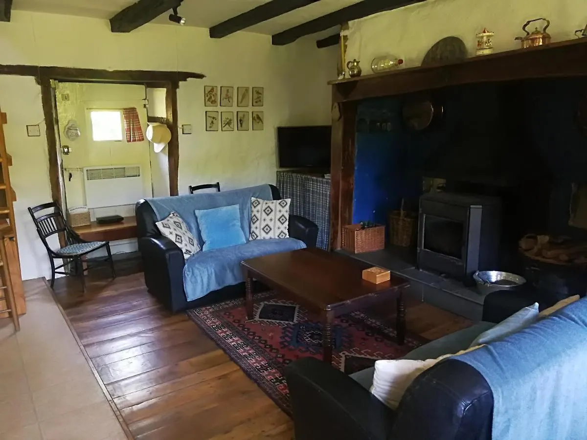 La Petite Maison Pont Blanchard, Pléaux Hébergement de vacances